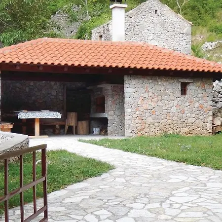 度假居 Mountain House Skulin